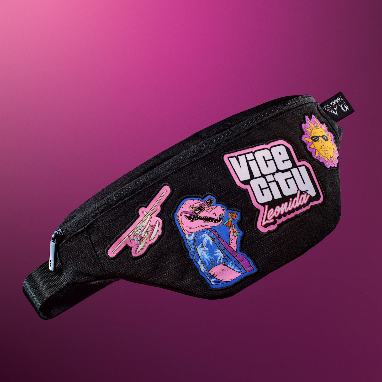 Leonida Keys Crossbody Bag aus der GTA VI Collector’s Box aus Ripstop-Material mit Aufnähern
