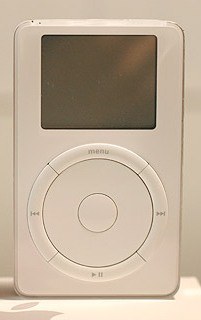 Apple iPod der ersten Generation mit mechanischem Scrollrad