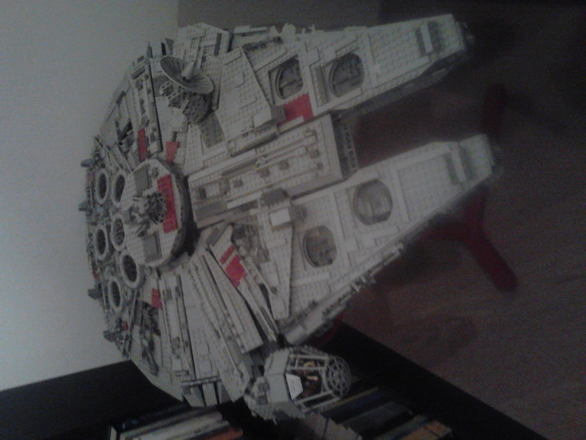 LEGO Star Wars Millennium Falcon aus der Ultimate Collector Series als Sammlerstück für Erwachsene